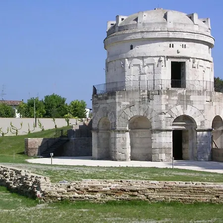 Astoria Llido Degli Estensi